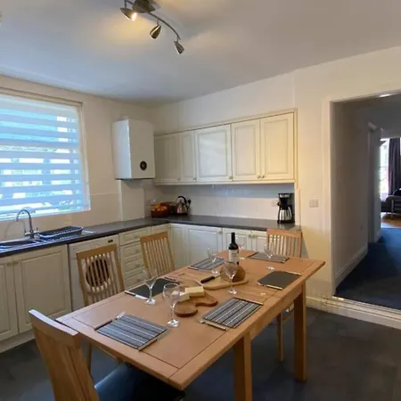 Poet's Corner - Flat Close To Centre Of Apartment