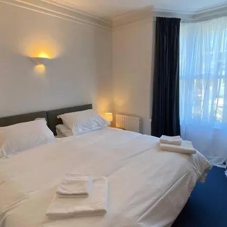 Poet's Corner - Flat Close To Centre Of * קזיק