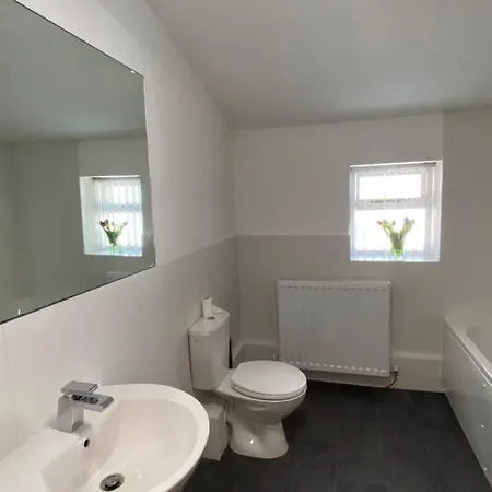 Poet's Corner - Flat Close To Centre Of