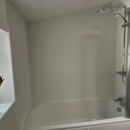 Poet's Corner - Flat Close To Centre Of דירה קזיק